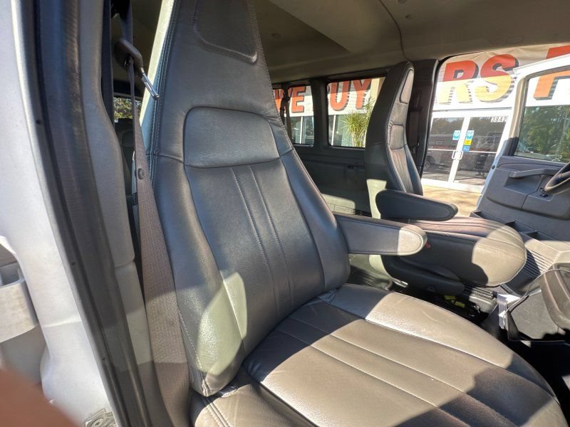 Used 2024 Chevrolet Express 3500 LS RWD image 20