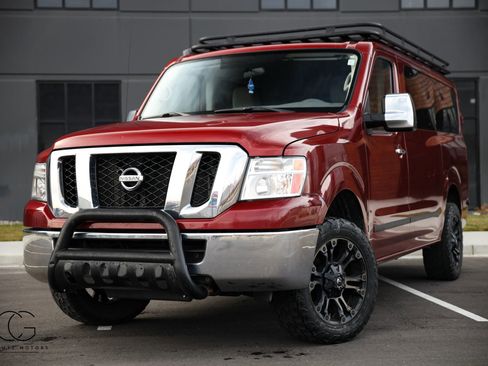 Used 2020 Nissan NV 3500 SV image 2