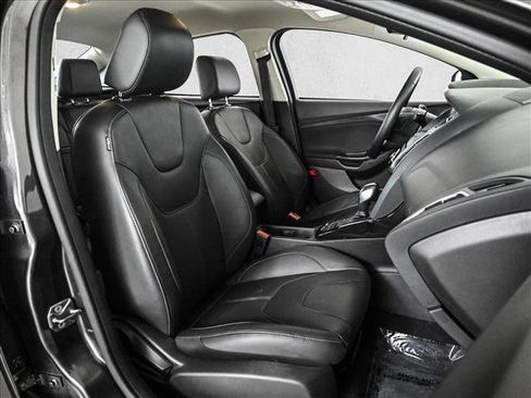 Used 2015 Ford Focus Titanium w/ Titanium Cold Weather Package FWD image 21
