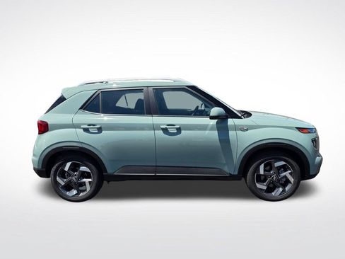 Used 2026 Hyundai Venue SEL FWD image 2