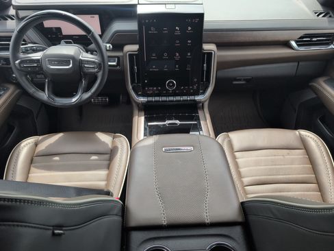 Used 2025 GMC Yukon Denali Ultimate w/ LPO, Floor Liner Package AWD/4WD image 32