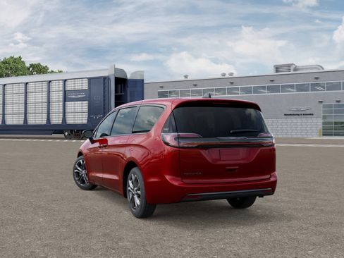 New 2026 Chrysler Pacifica Select image 3