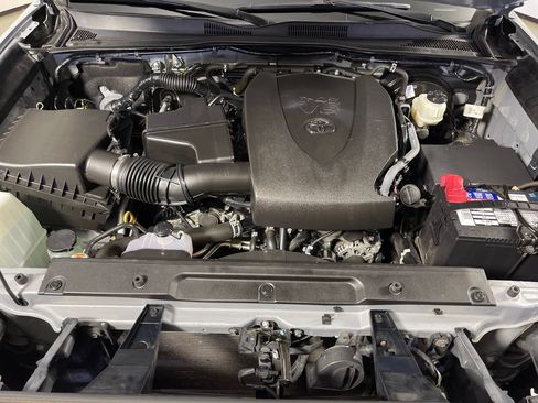 Certified 2020 Toyota Tacoma SR5 RWD image 9