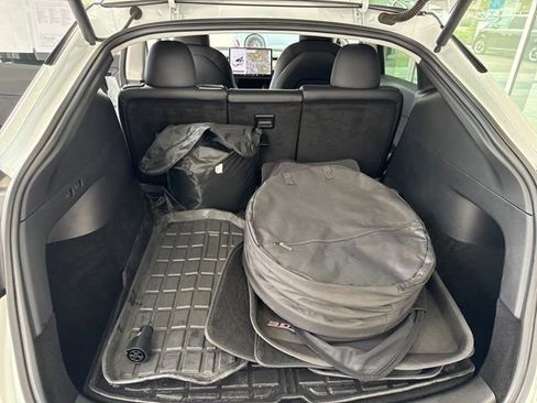 Used 2020 Tesla Model Y Long Range image 18