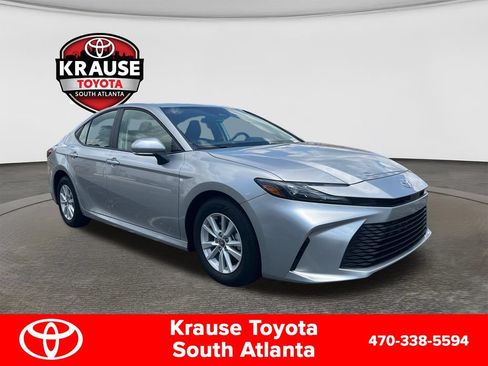 New 2026 Toyota Camry Hybrid FWD image 3