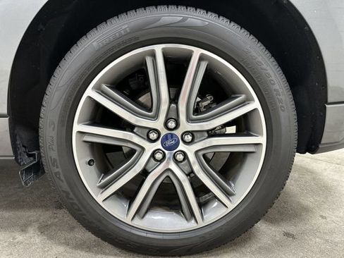 Used 2019 Ford Edge Titanium w/ Equipment Group 301A AWD/4WD image 14