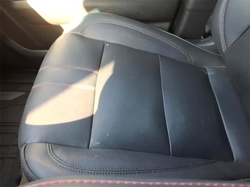 Used 2022 Chevrolet Suburban RST w/ Sport Performance Package image 28