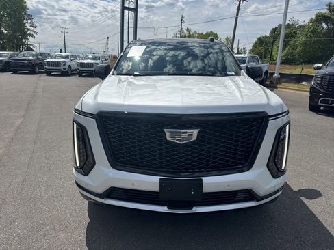 Used 2025 Cadillac Escalade ESV Sport Platinum AWD/4WD image 8
