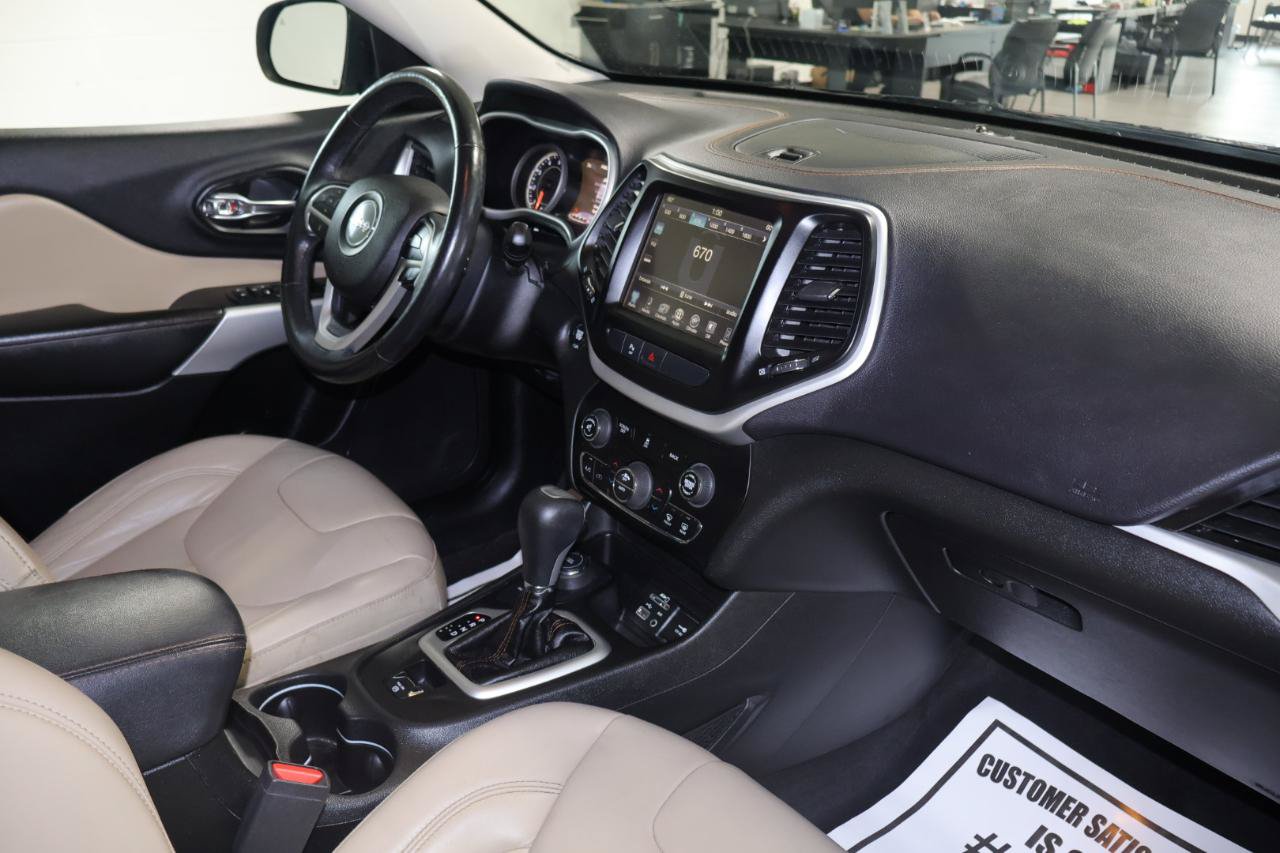 Used 2018 Jeep Cherokee Limited AWD/4WD image 28