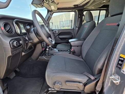 Used 2025 Jeep Wrangler Unlimited Rubicon AWD/4WD image 16