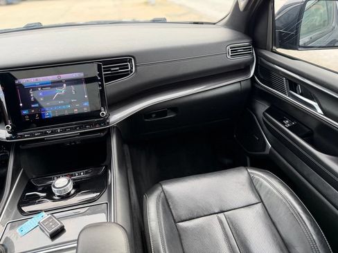 Used 2022 Jeep Wagoneer Series I w/ Premium Group I AWD/4WD image 18