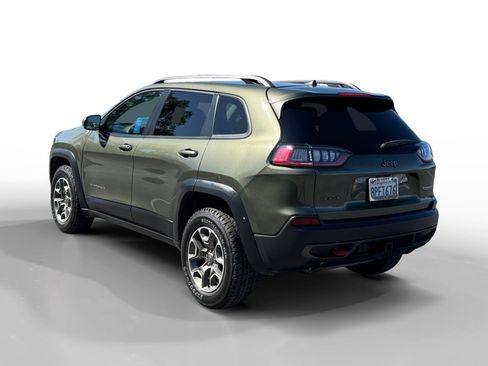 Used 2020 Jeep Cherokee Trailhawk image 3