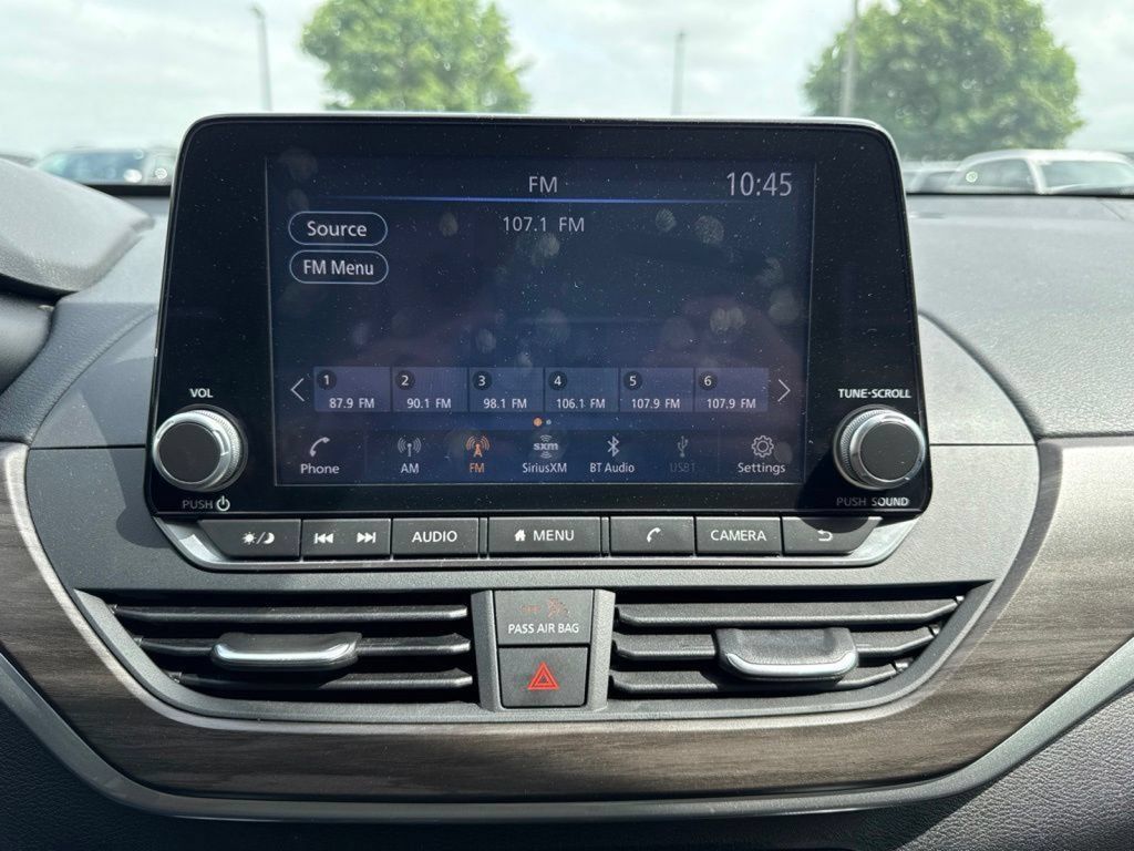 Used 2025 Nissan Altima 2.5 SV FWD image 24