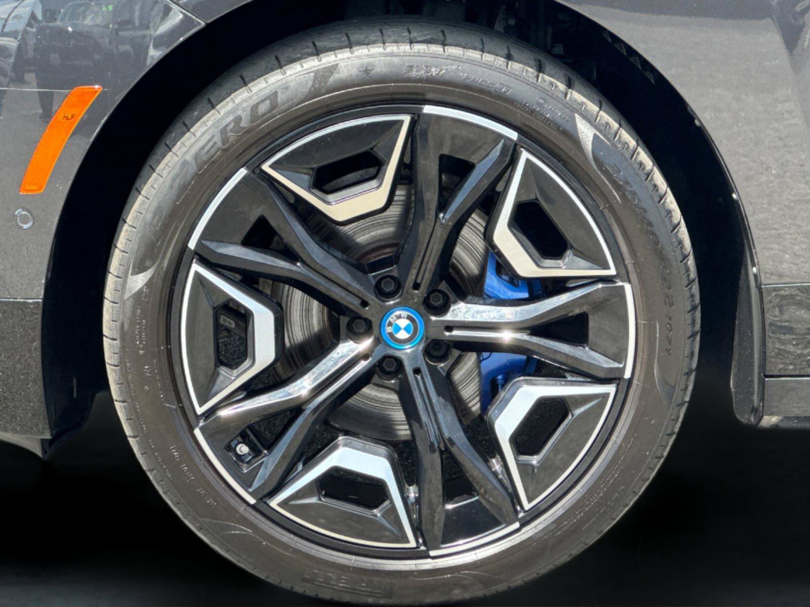 Used 2024 BMW iX xDrive50 w/ Sport Package AWD/4WD image 25