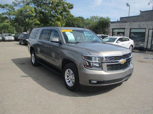 Used 2019 Chevrolet Suburban LT w/ Luxury Package AWD/4WD image 1