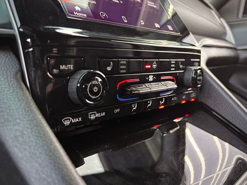 Used 2023 Jeep Grand Cherokee L Laredo image 51