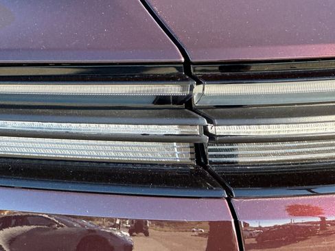 Certified 2025 Porsche Macan 4 Electric image 39