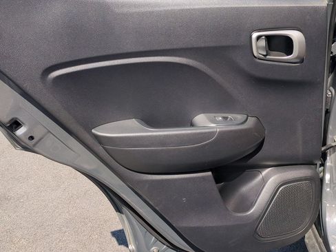 Used 2025 Hyundai Venue SEL FWD image 27