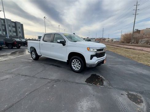 Used 2022 Chevrolet Silverado 1500 LT image 2