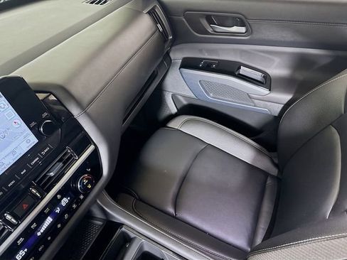Used 2025 Nissan Pathfinder SL w/ Cargo Package image 21