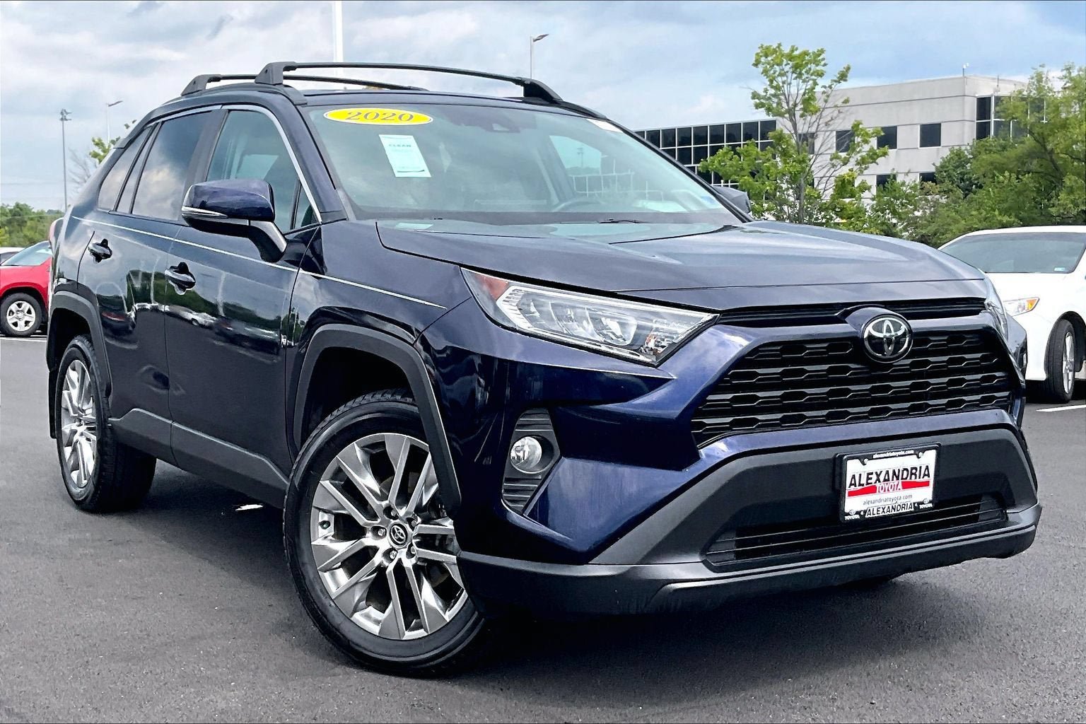 Used 2020 Toyota RAV4 XLE Premium AWD/4WD image 2
