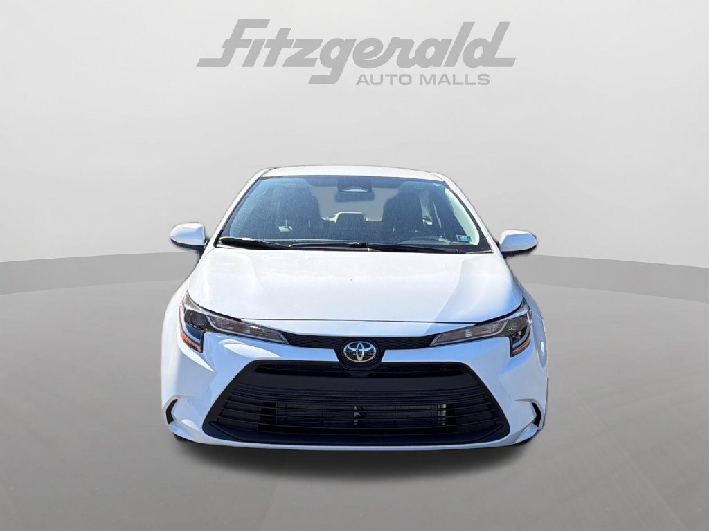 Used 2027 Toyota Corolla LE FWD image 2