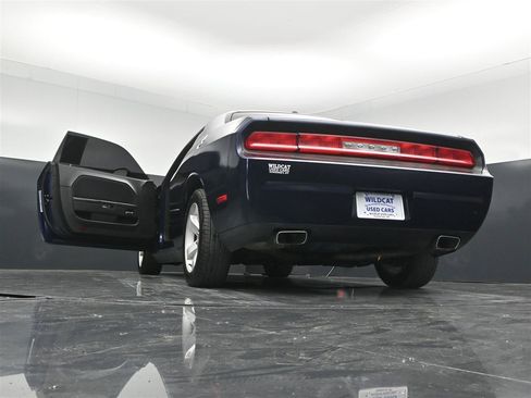 Used 2013 Dodge Challenger SXT RWD image 39