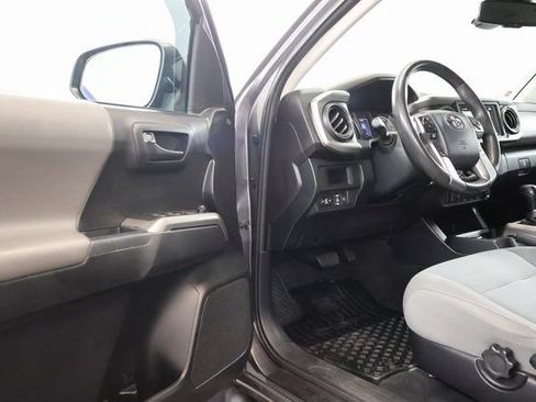 Used 2019 Toyota Tacoma SR5 AWD/4WD image 9