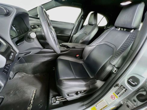 Used 2019 Lexus UX 200 w/ Accessory Package FWD image 22
