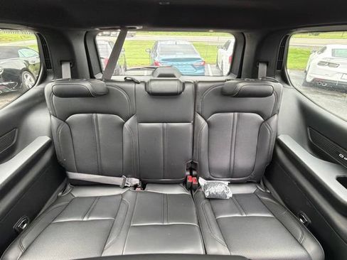Used 2023 Jeep Wagoneer 4WD w/ Premium Group I image 12