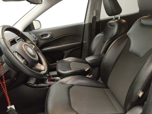 Used 2018 Jeep Compass Latitude FWD image 17