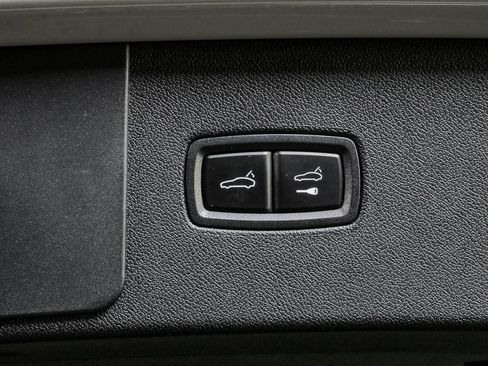 Certified 2022 Porsche Cayenne AWD/4WD image 33