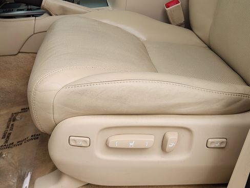 Used 2014 Lexus LX 570 4WD image 33