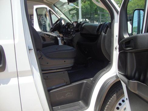 Used 2025 RAM ProMaster 2500 w/ U-Haul Equipment Group FWD image 10