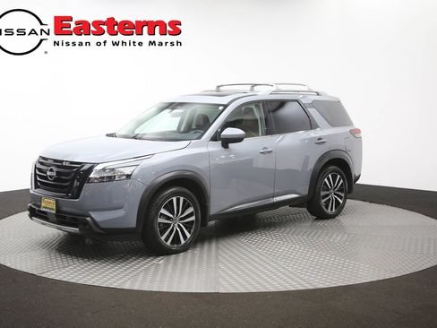 Used 2024 Nissan Pathfinder Platinum w/ Black Appearance Package AWD/4WD image 60