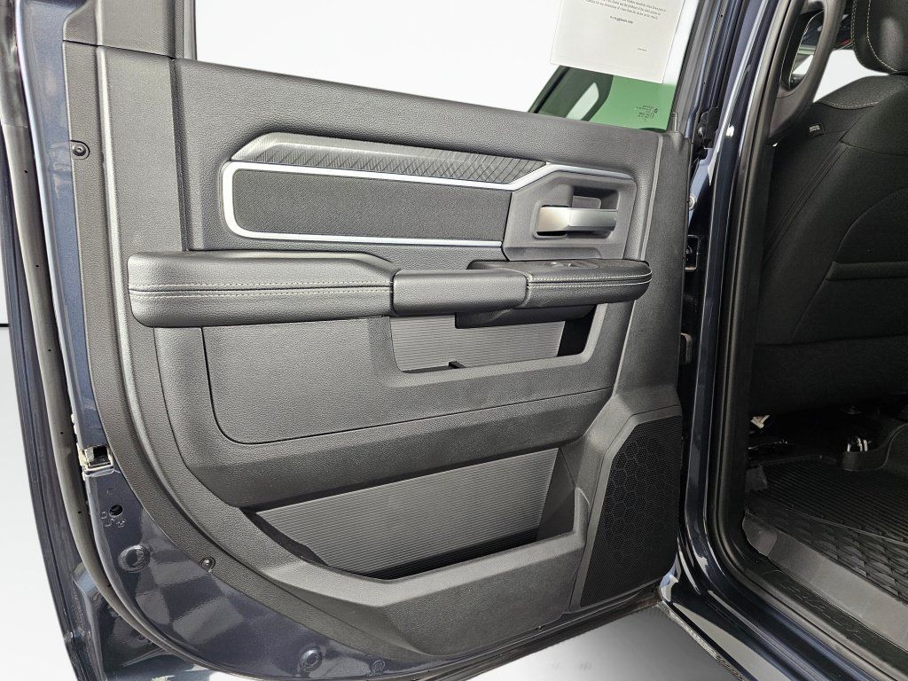New 2026 RAM 3500 Big Horn AWD/4WD image 33