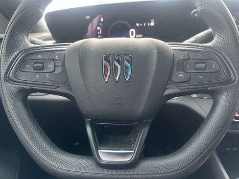 Used 2025 Buick Envista Preferred image 14