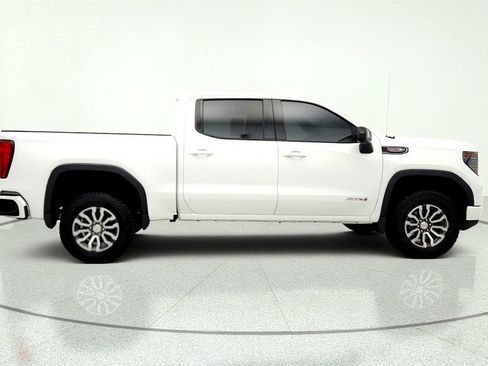 Used 2023 GMC Sierra 1500 AT4 w/ Technology Package AWD/4WD image 4
