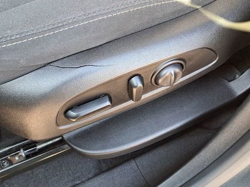 Used 2019 Chevrolet Equinox LT image 14