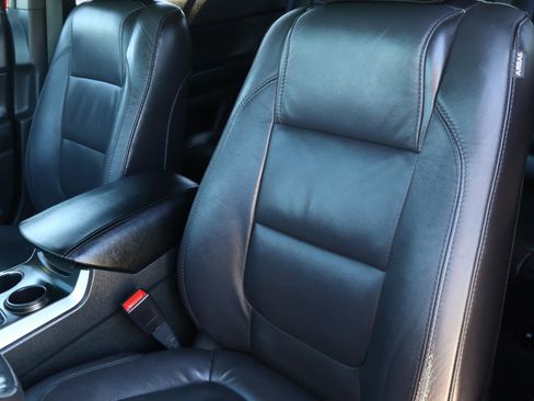 Used 2015 Ford Explorer XLT w/ Equipment Group 202A image 12