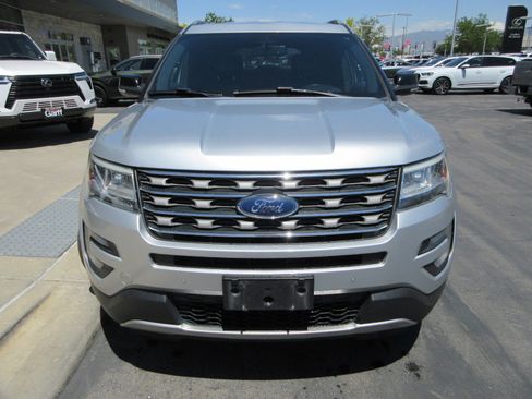 Used 2017 Ford Explorer XLT w/ Equipment Group 202A AWD/4WD image 16