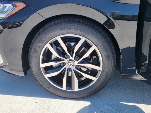 New 2025 Volkswagen Jetta SE image 33