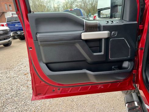 Used 2020 Ford F250 Lariat w/ Chrome Package image 12