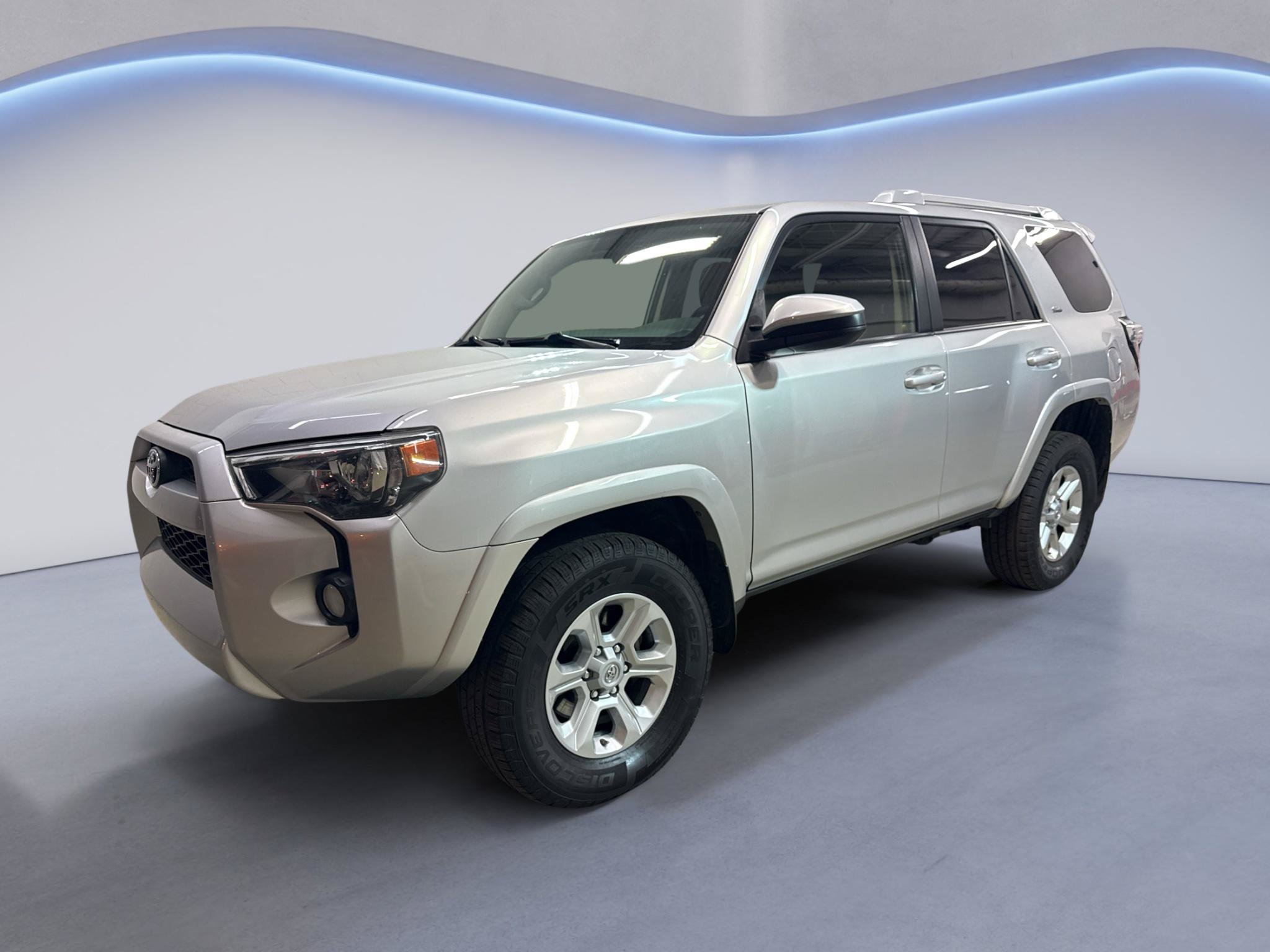Used 2015 Toyota 4Runner SR5 AWD/4WD image 3