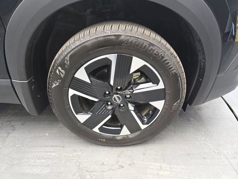 Used 2025 Nissan Kicks SV AWD/4WD image 13