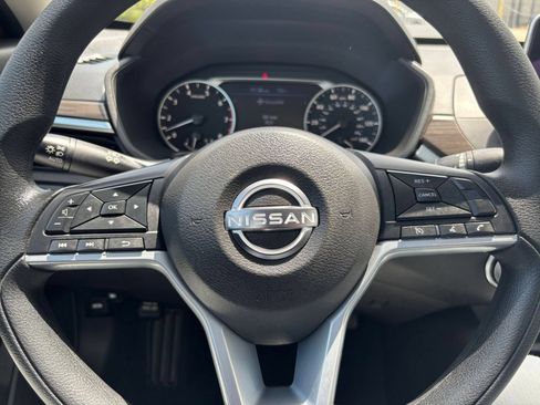 Used 2025 Nissan Altima 2.5 SV FWD image 28