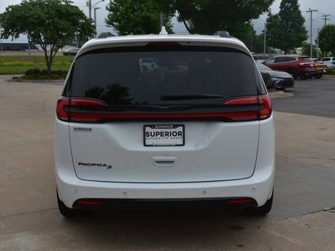 Used 2021 Chrysler Pacifica Touring-L w/ Uconnect Theater Family Group FWD image 6