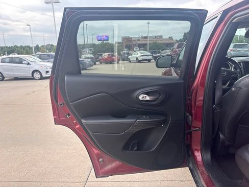 Used 2017 Jeep Cherokee Limited AWD/4WD image 32