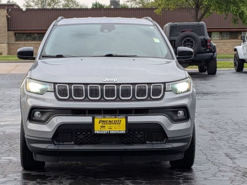 Used 2022 Jeep Compass Latitude w/ Convenience Group AWD/4WD image 2