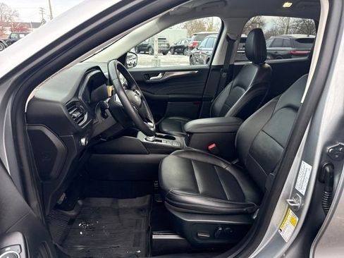 Used 2022 Ford Escape Titanium image 10